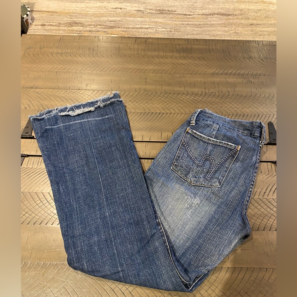 Citizens of Humanity distressed Low Waist Full Leg jeans size 26